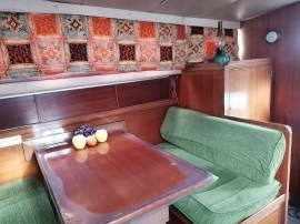 Solid and reliable British motor cruiser with a comfortable interior, suitable for living aboard.