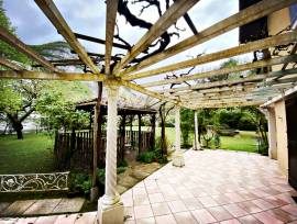 EXCLUSIVE – Detached 8‑room house | 190 m² | 2,400 m² plot | Étrembières