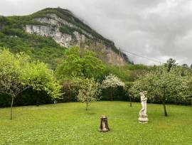 EXCLUSIVE – Detached 8‑room house | 190 m² | 2,400 m² plot | Étrembières