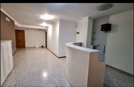 Entresuelo con gran potencial en zona estratégica, listo para adaptar a cualquier proyecto.