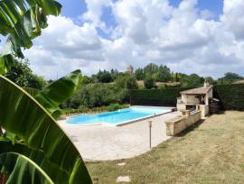 Maison avec dépendances et piscine